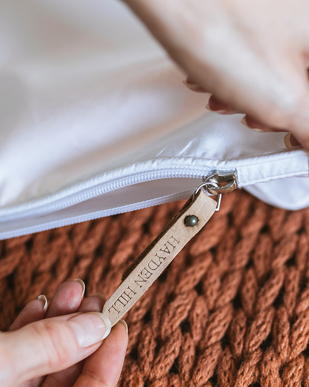 Short Organic Cotton Hanging Bag in White